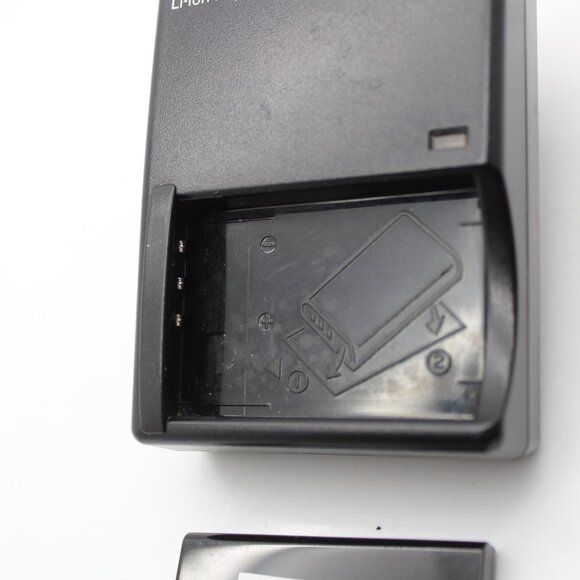 Kodak Li-Ion Rapid Battery Charger Model K5000 With Battery KLIC 5000 - Picture 2 of 6